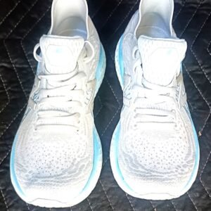 New Balance Women's Light Gray and Light Blue Running Sneakers