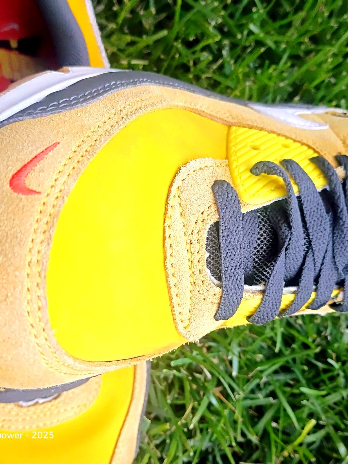 Nike Air Max 90 SE "Go The Extra Smile" – Pollen Yellow – Men's Size 11.5